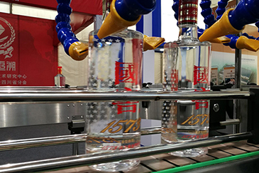 東莞市銳天機電科技有限公司攜旗下品牌雷茨（RAETTS）參加2017中國國際酒業博覽會開幕。